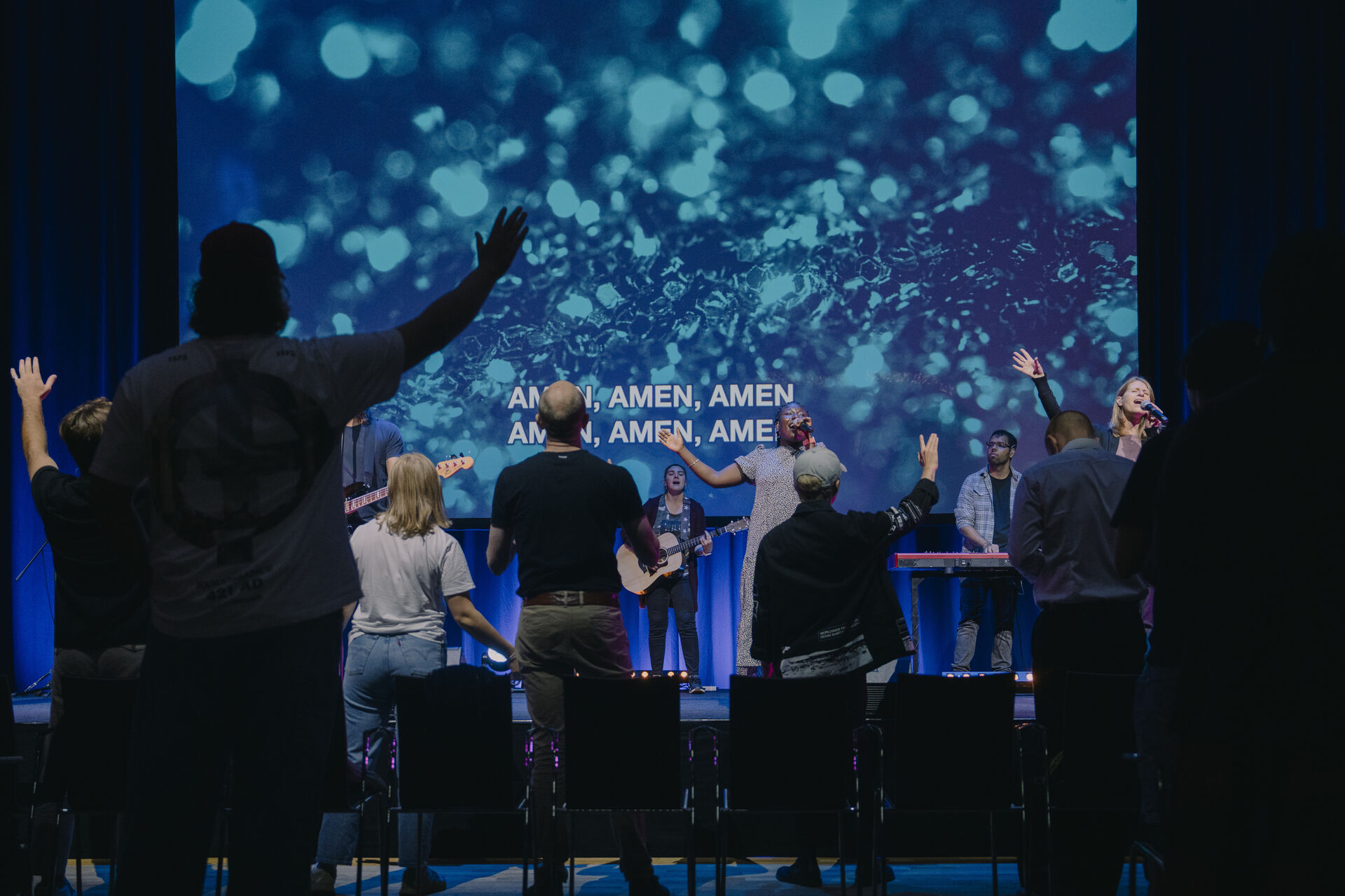 I Hillsong var det, som om jeg faktisk var rigtigt velkommen. Det var en god og meget uvant følelse