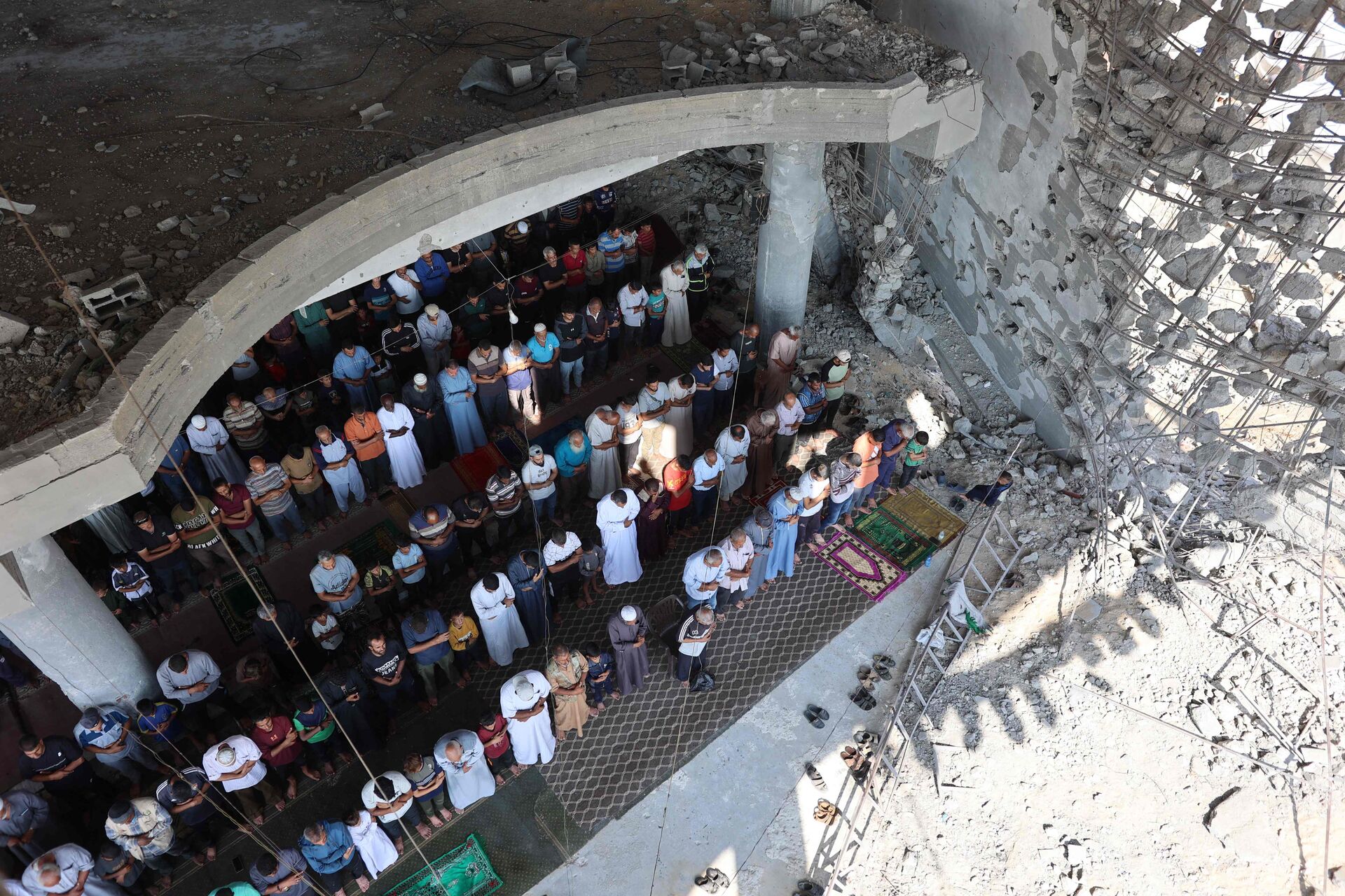 Det voksende hul under gravkøernes skovle er Hamas' måde at sige, at man ikke ved, hvor gidslerne er