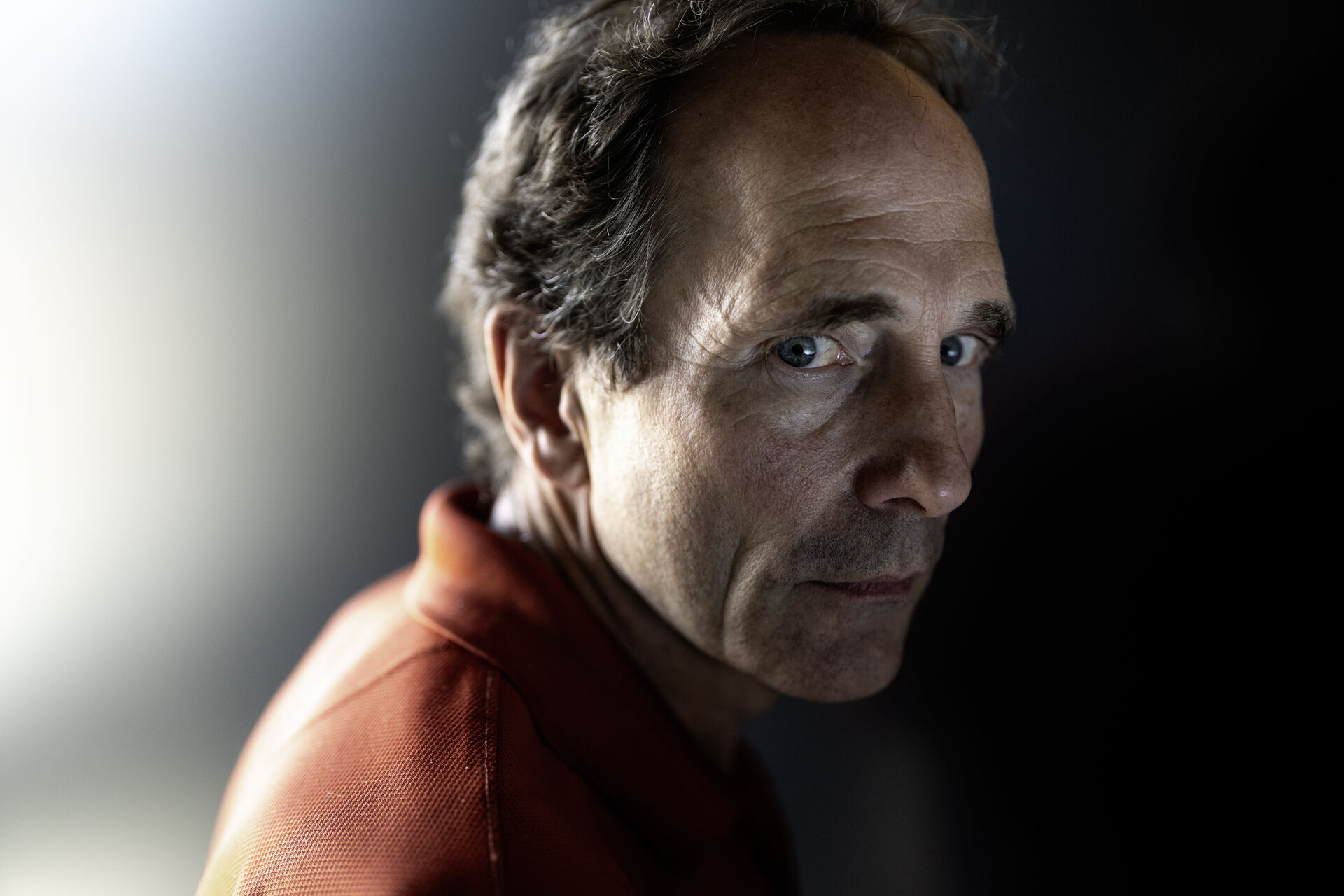 Militæreksperter udøver selvcensur af frygt for at stå skoleret