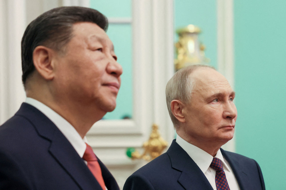 Putin er ankommet til Kina for at deltage i topmøde og militærparade