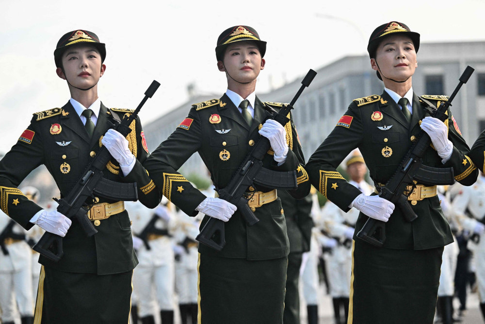 Xi samler fronten mod Vesten til stor militærparade i Beijing
