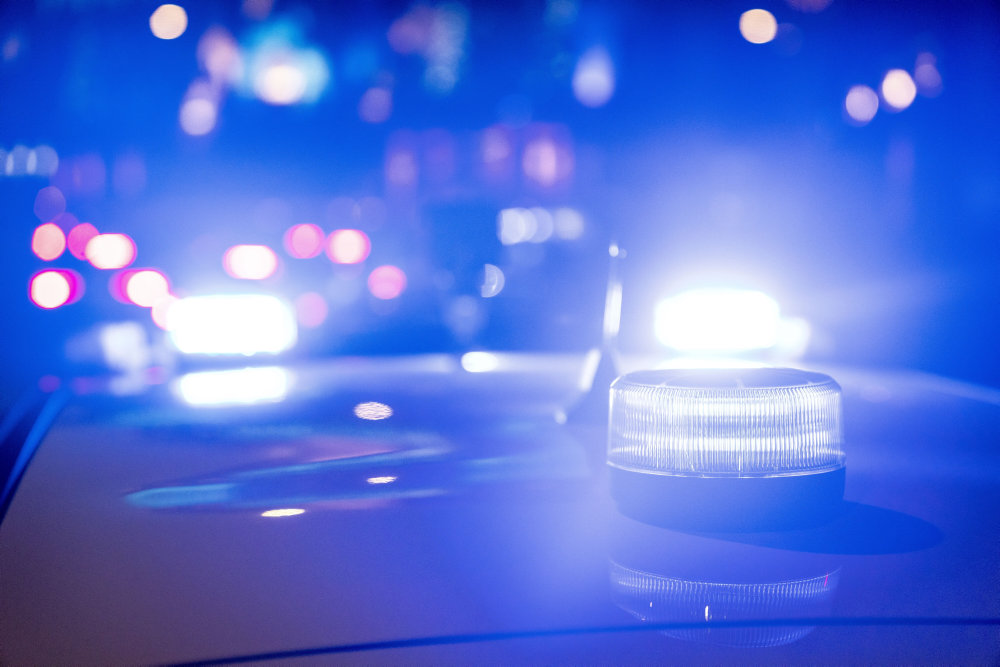 17-årig fanget af politiet efter overfald på 24-årig i bil