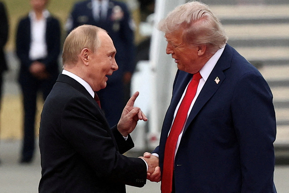 Trump skal tale med Putin inden møde med Zelenskyj