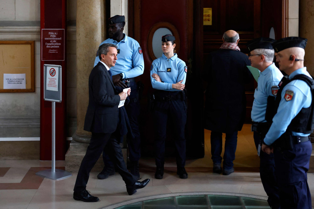 Sarkozy kalder livet i fængsel meget hårdt før mulig løsladelse