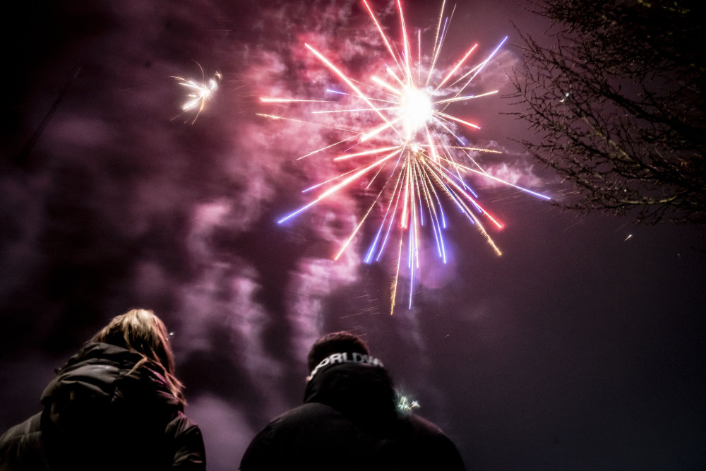 Anmeldelser om fyrværkeri udløser 13 sigtelser i Odense