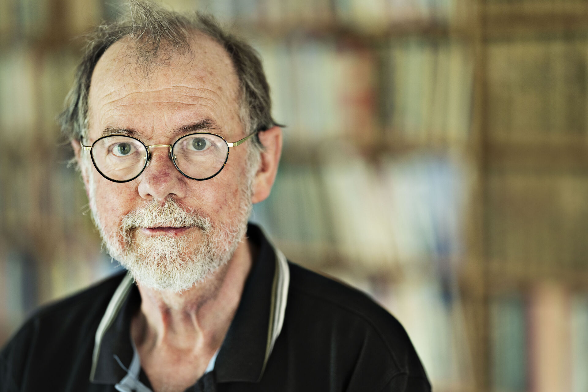 Forfatter til ny bog om kristendommen vil genfortrylle kirken. Det er medrivende læsning