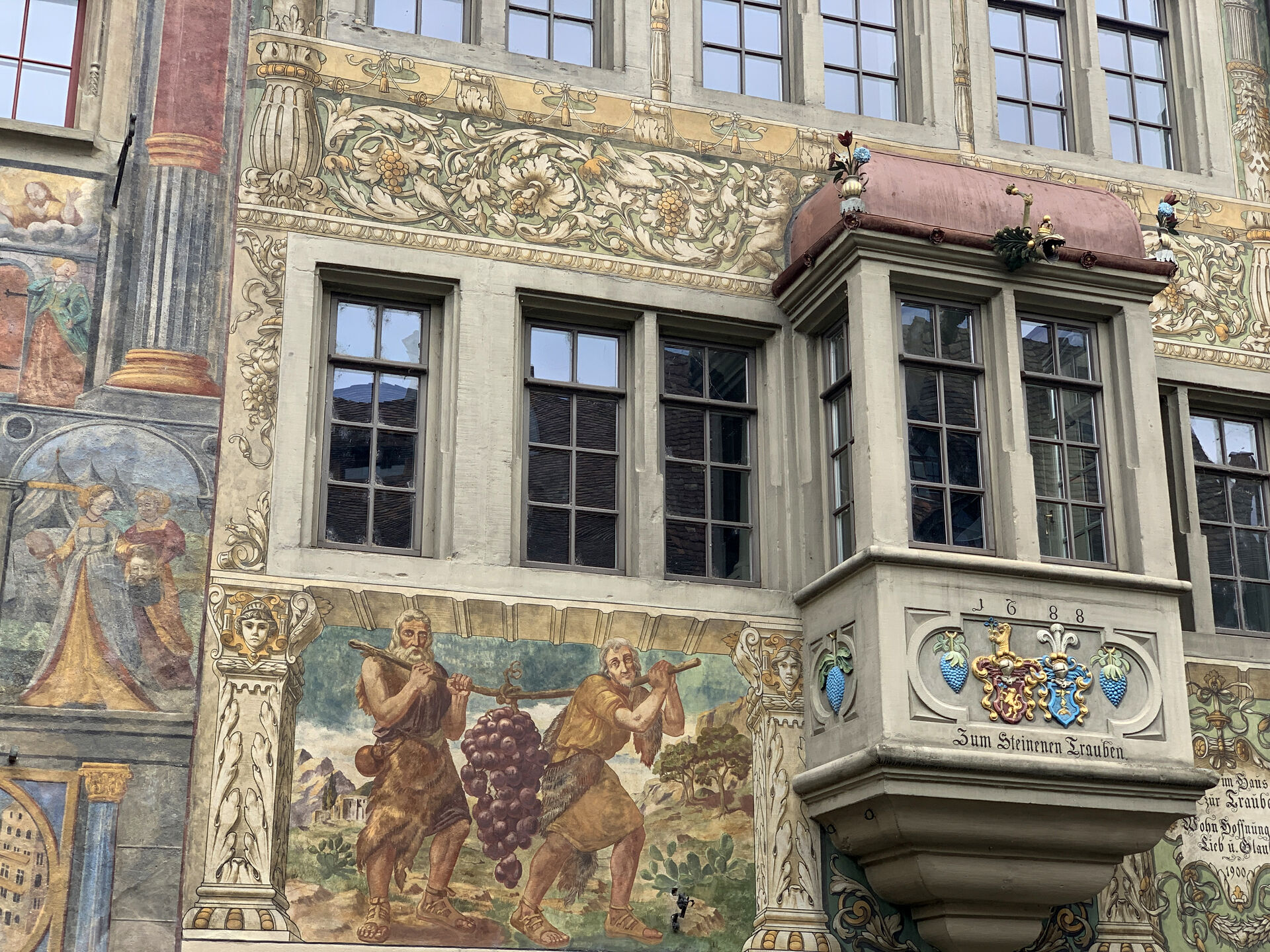 Et helt lille by-kunstværk ved Rhinen