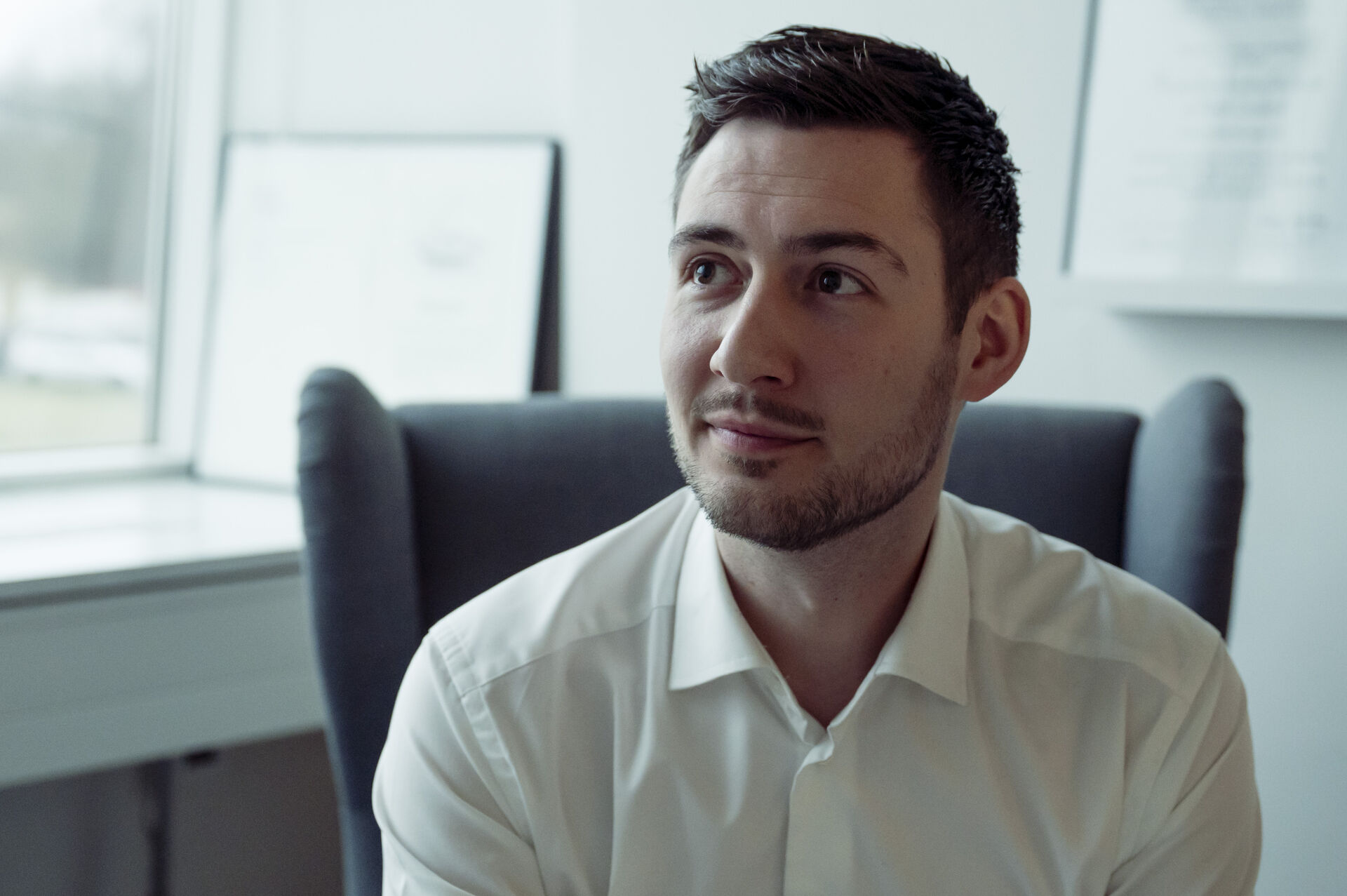 Christoffer Lorenzen krammer sine elever en sidste gang, inden han skal være borgmester: Jeg må bryde mit løfte til jer. Det er ret crazy