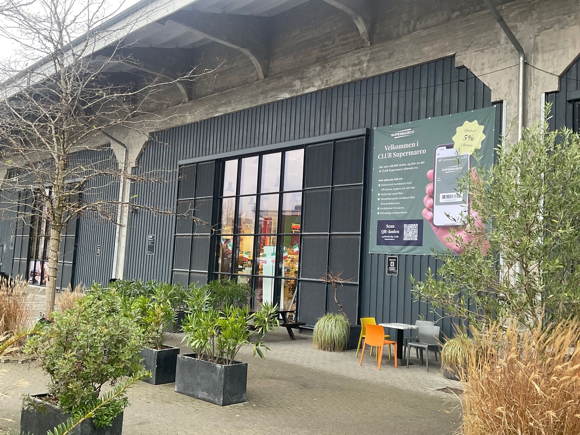 Peter Olesen: Supermarkeder er mørke og grimme, men et sted er en undtagelse