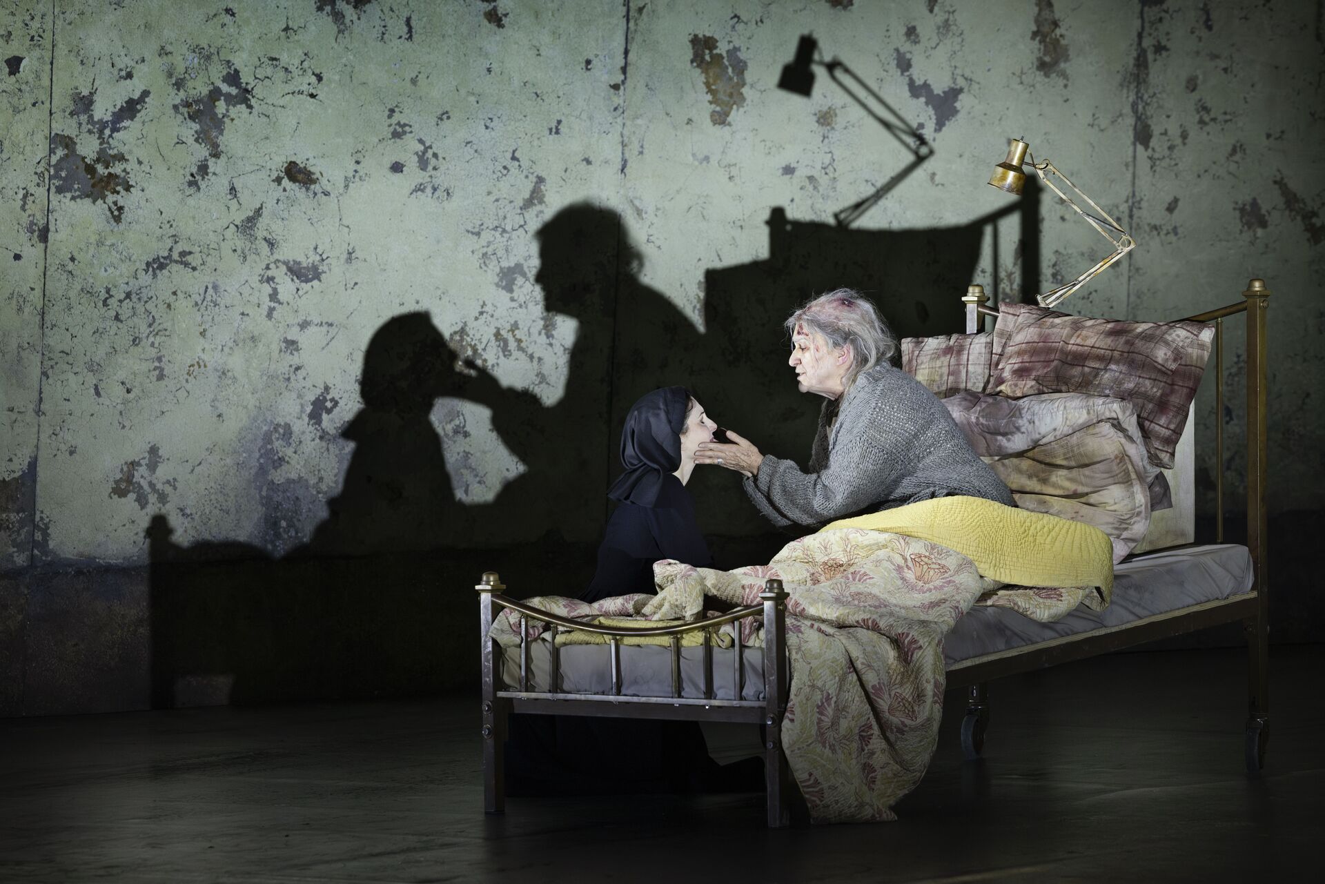 5 stjerner: Religiøs opera er en mesterlig tour de force gennem et sort kapitel i Frankrigs historie