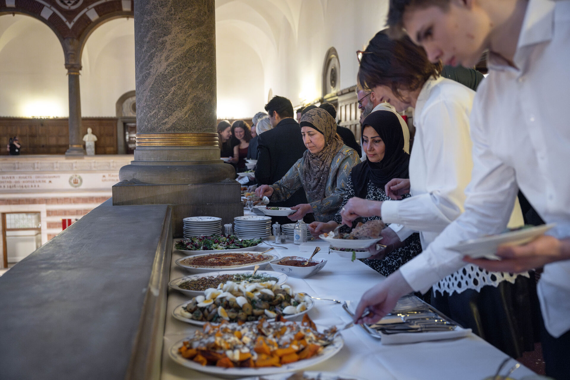 Sørine Gotfredsen: Medier havde travlt med at hylde ramadan. Vil det samme ske med påsken og pesach?