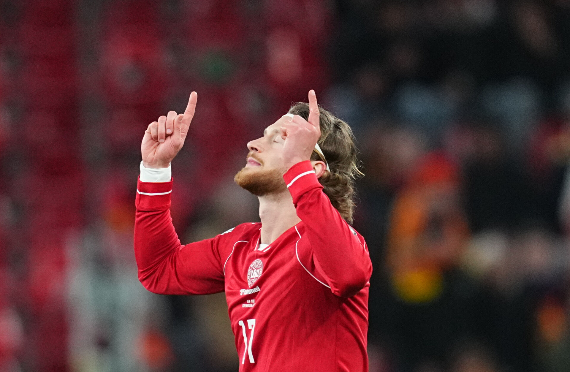 “Tak til Gud”. Kristendommen har vundet indpas på det danske landshold. Ifølge fodboldinteresseret præst er det ikke så underligt