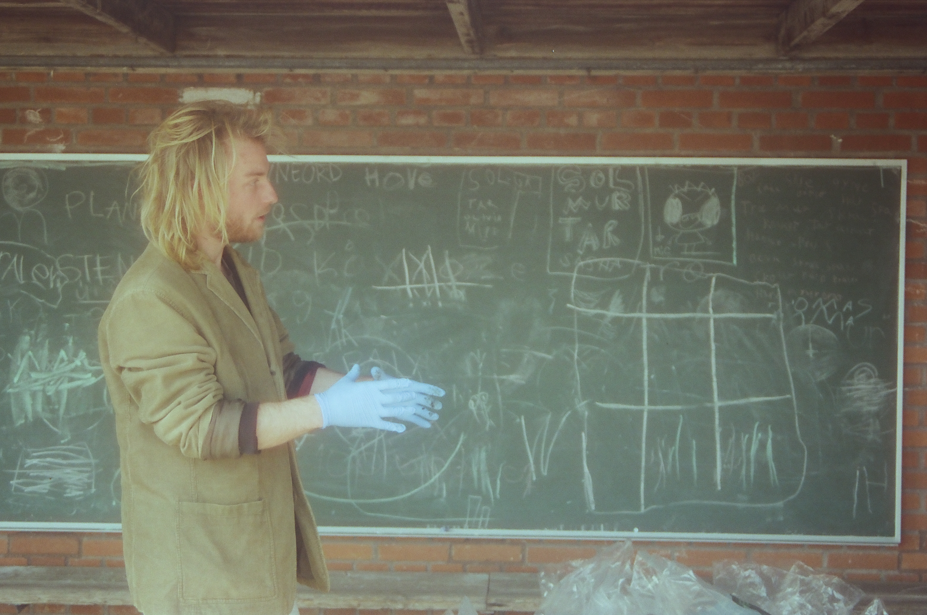 Eleverne kalder skolens klokke for ”lyden fra helvede”. Nu skal komponist hjælpe dem med at lave en ny