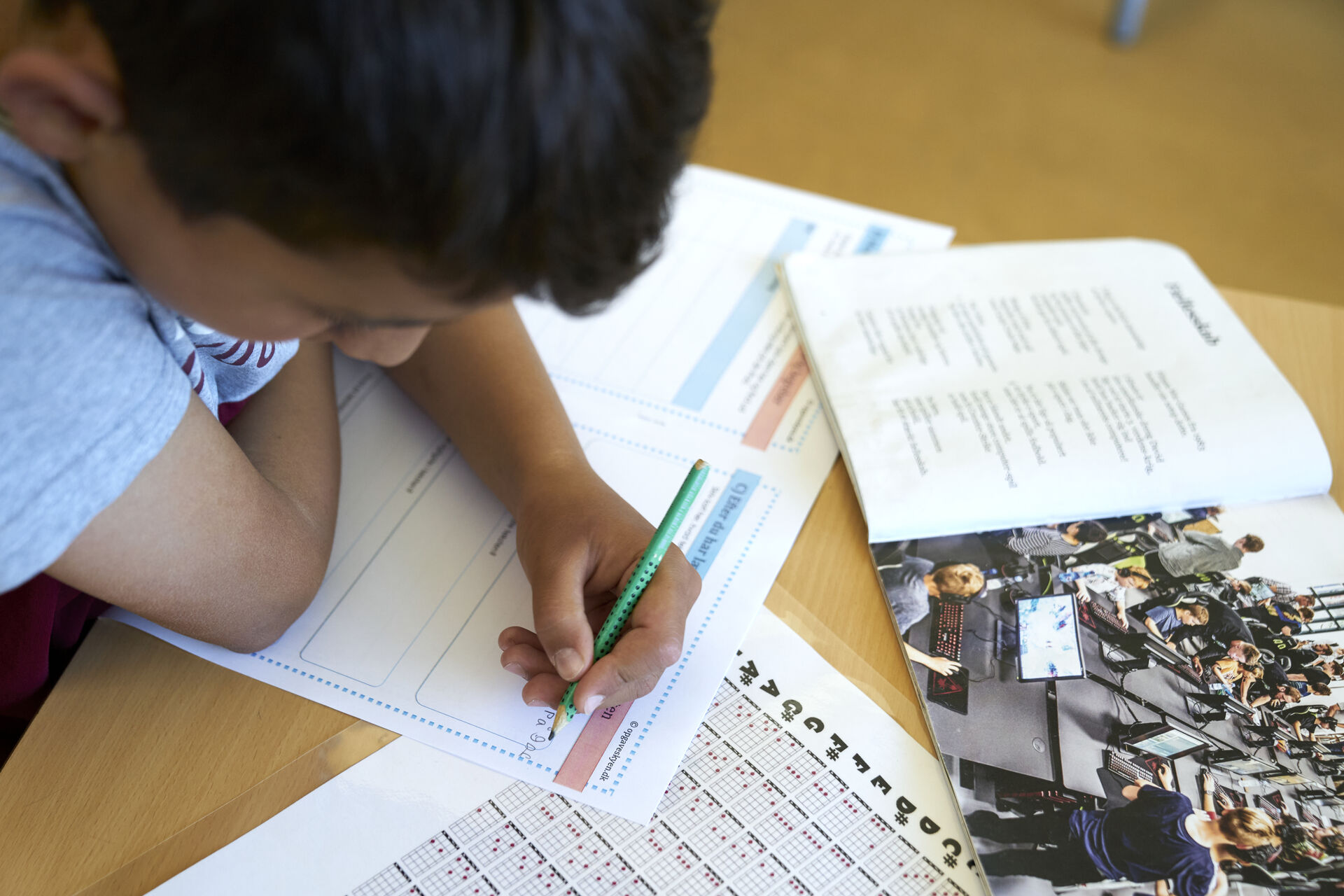 Socialt udsatte familier straffes oftere end middelklassen, når børnene ikke kommer i skole