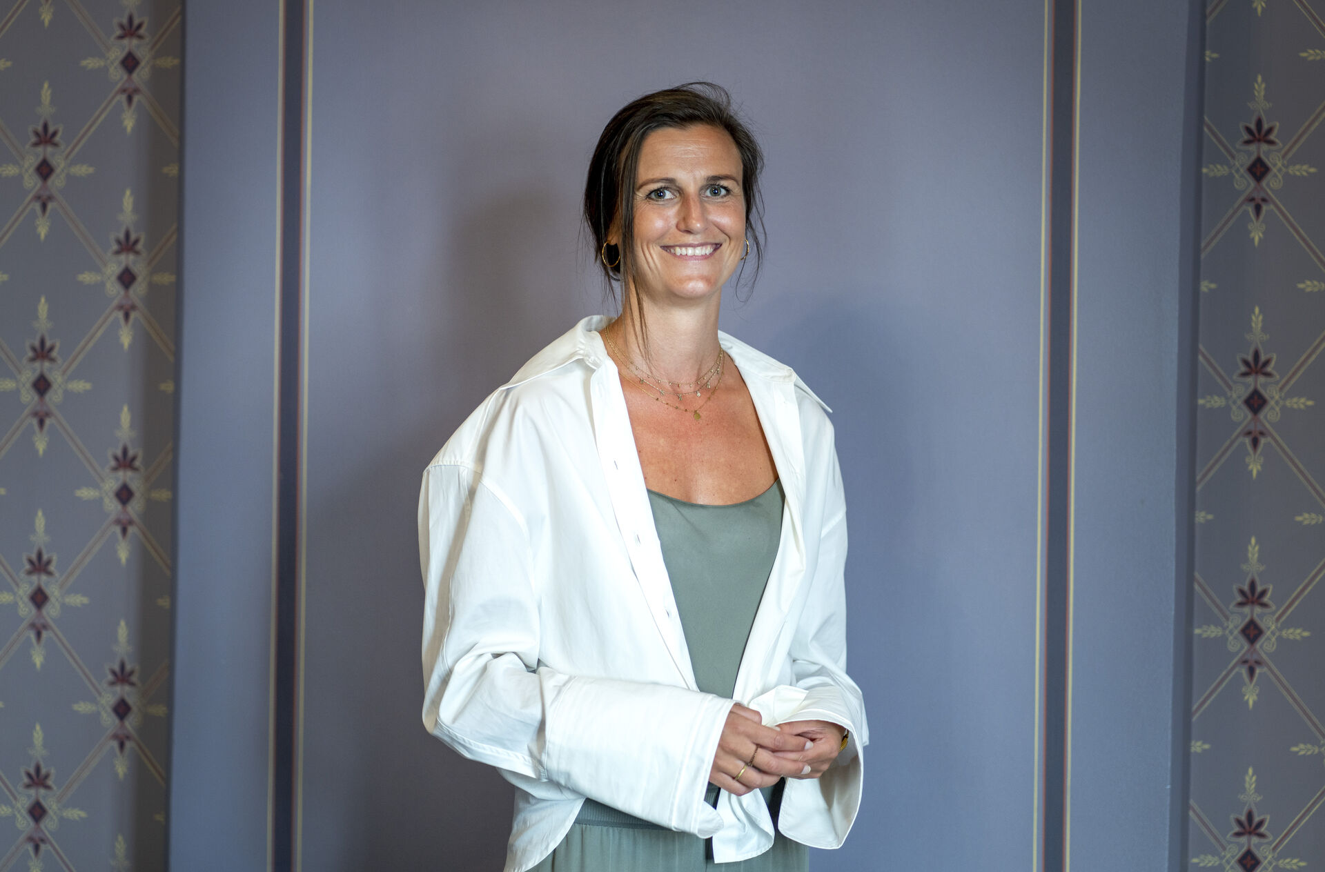 5 stjerner: Helga Flatland er finurlig, farlig og næsten skræmmende skarp