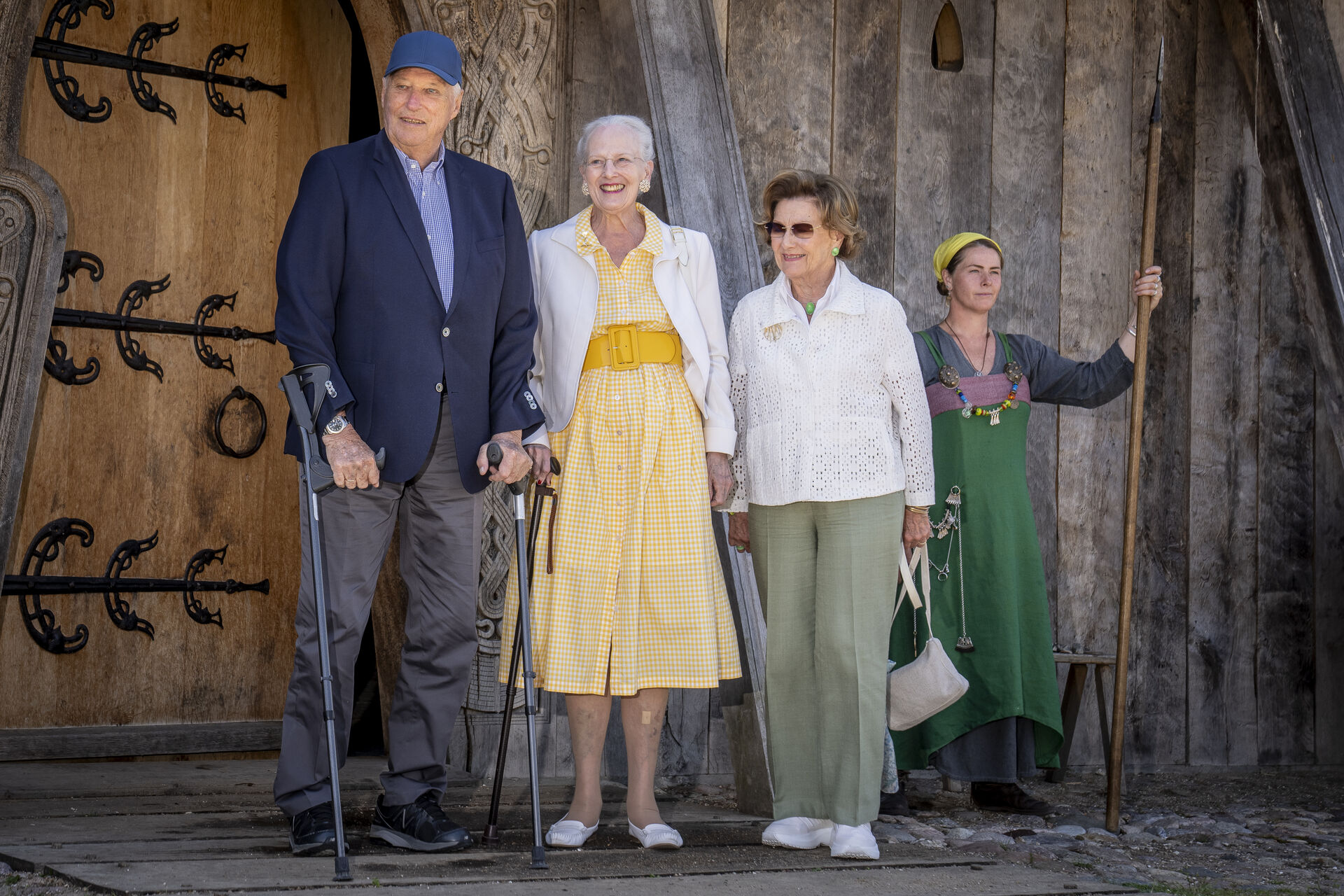 Dronning Margrethe overrasker: Udstiller sammen med dronning Sonja