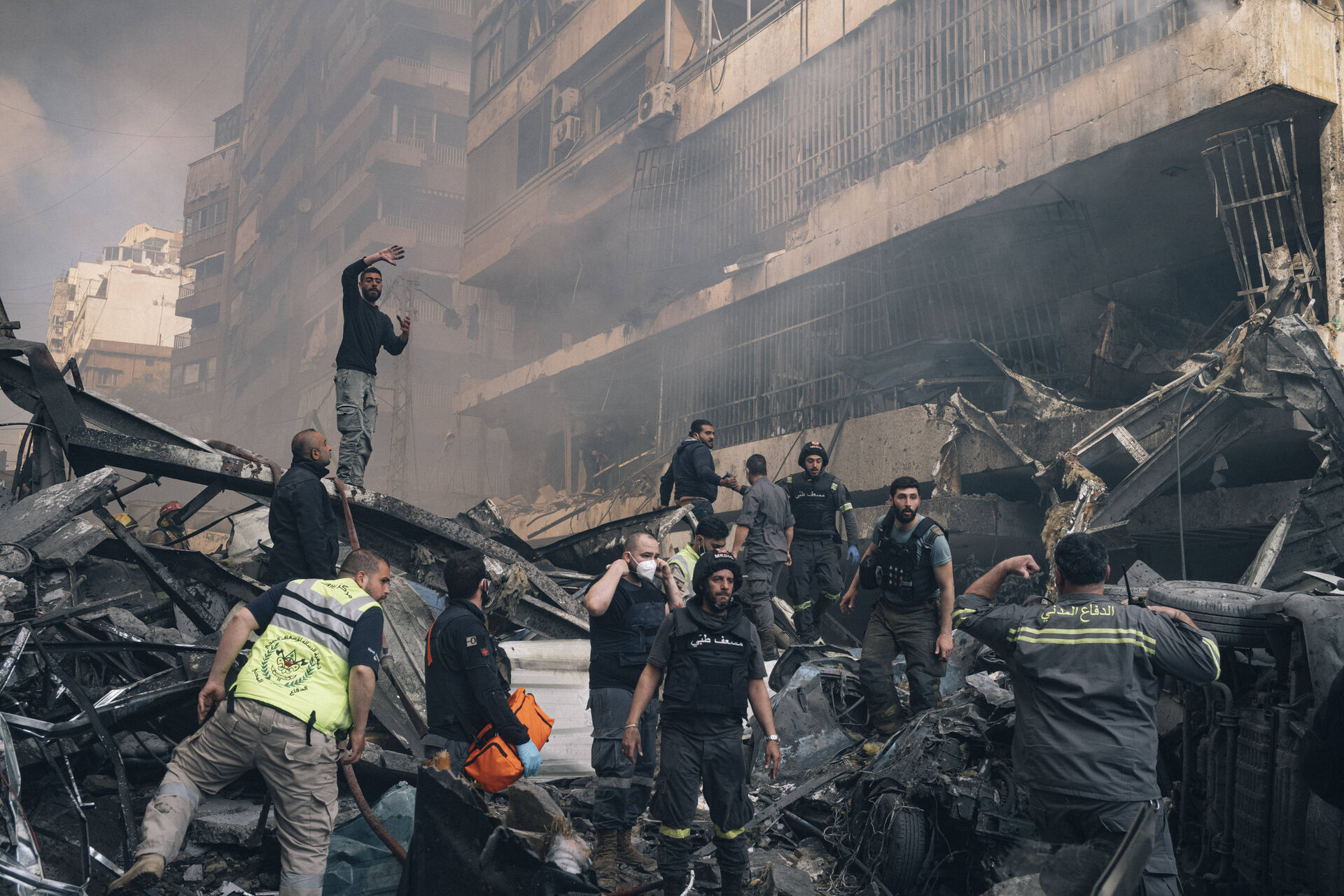 Uenigheder og israelske angreb bringer skrøbelig våbenhvile i fare. Nu begynder kampen om, hvem der blinker først