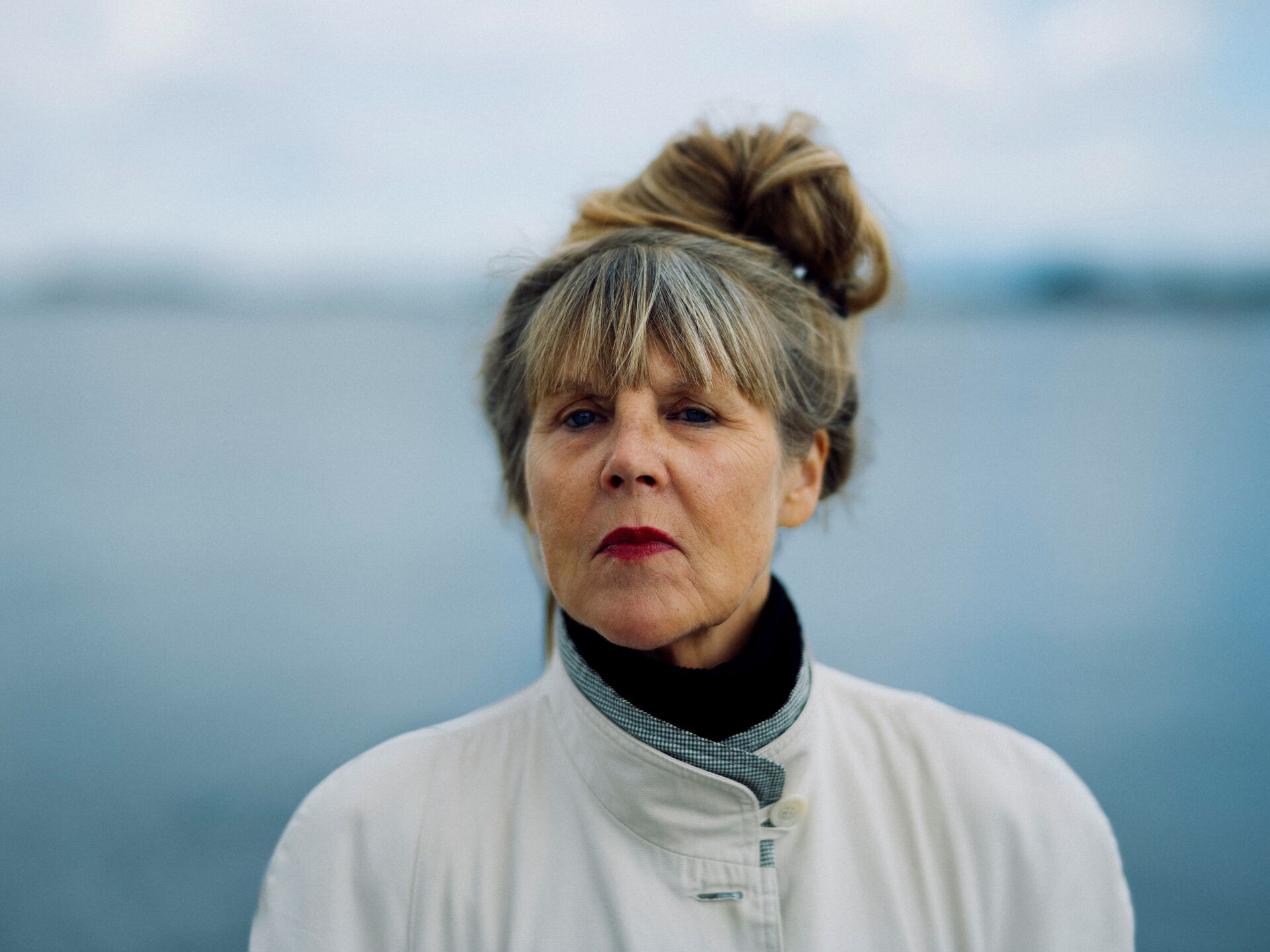 Hendes roman er ambitiøs. Men den virker en anelse letbenet