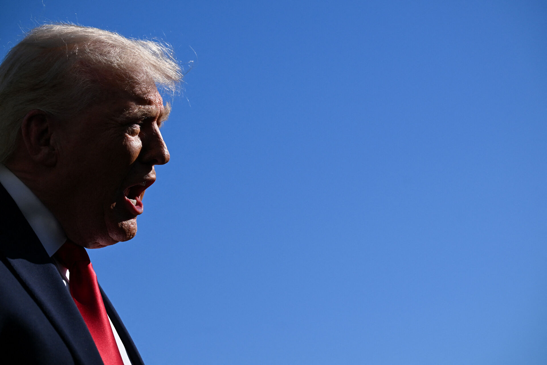 USA vil fratage Iran kontrollen over Hormuzstrædet efter fejlslagent møde. Forhandlingerne er langt fra forbi