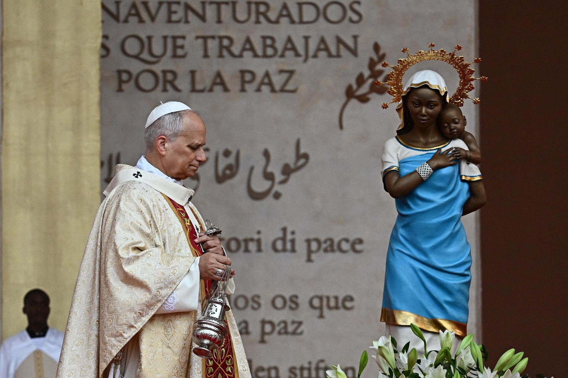 Pavens rejser i Afrika gav store folkeskarer og moralske dilemmaer
