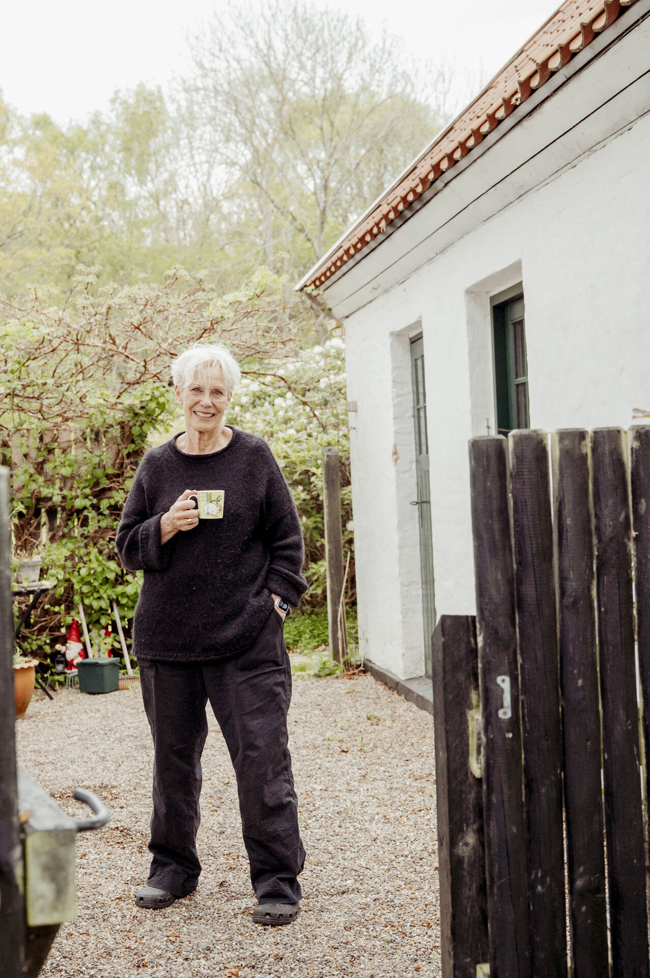 Hun var 67 år, da hun gik på pension. Det var for tidligt. Nu er hun 73 år og jordemoder