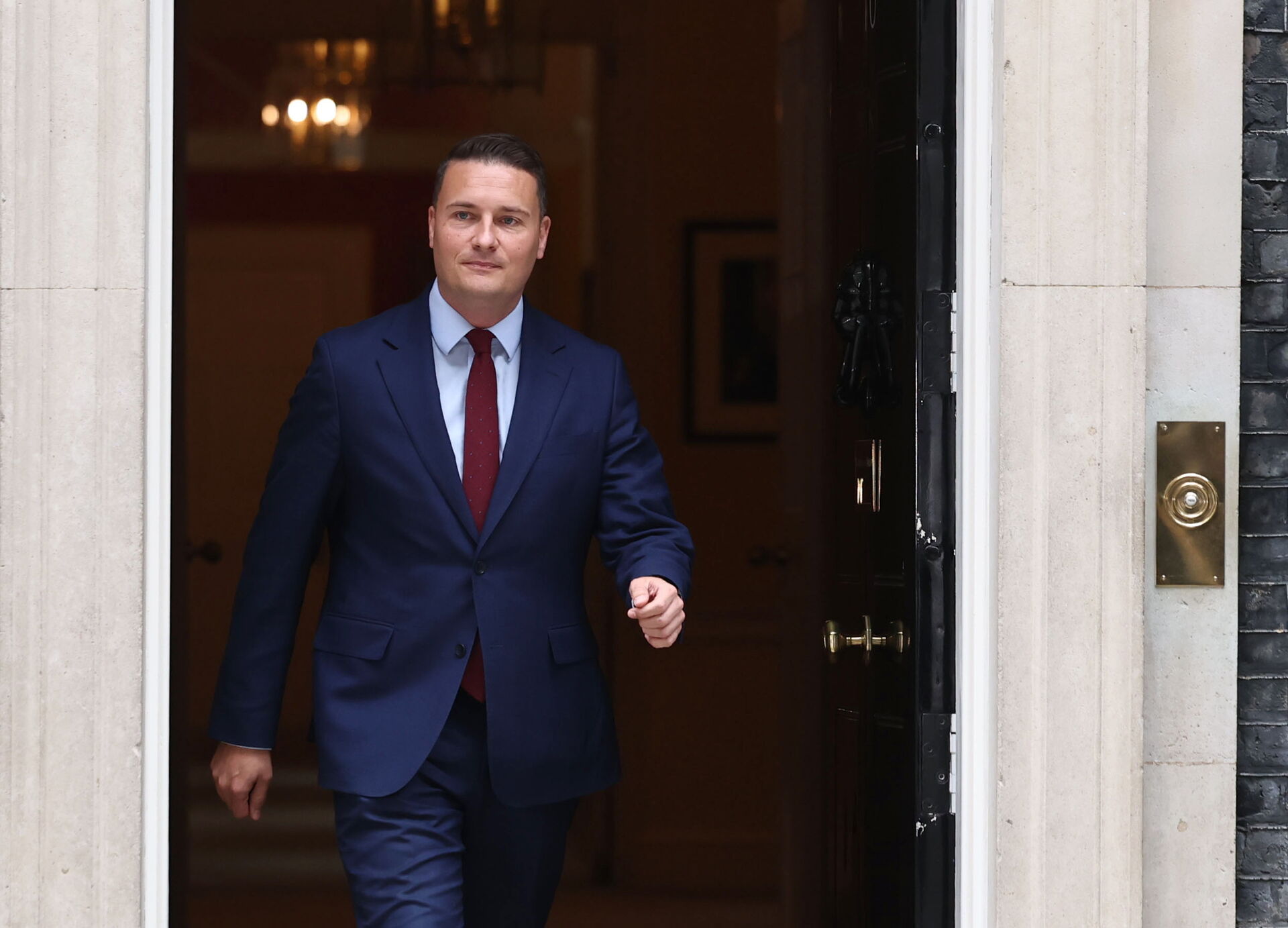 Presset mod Keir Starmer stiger time for time
