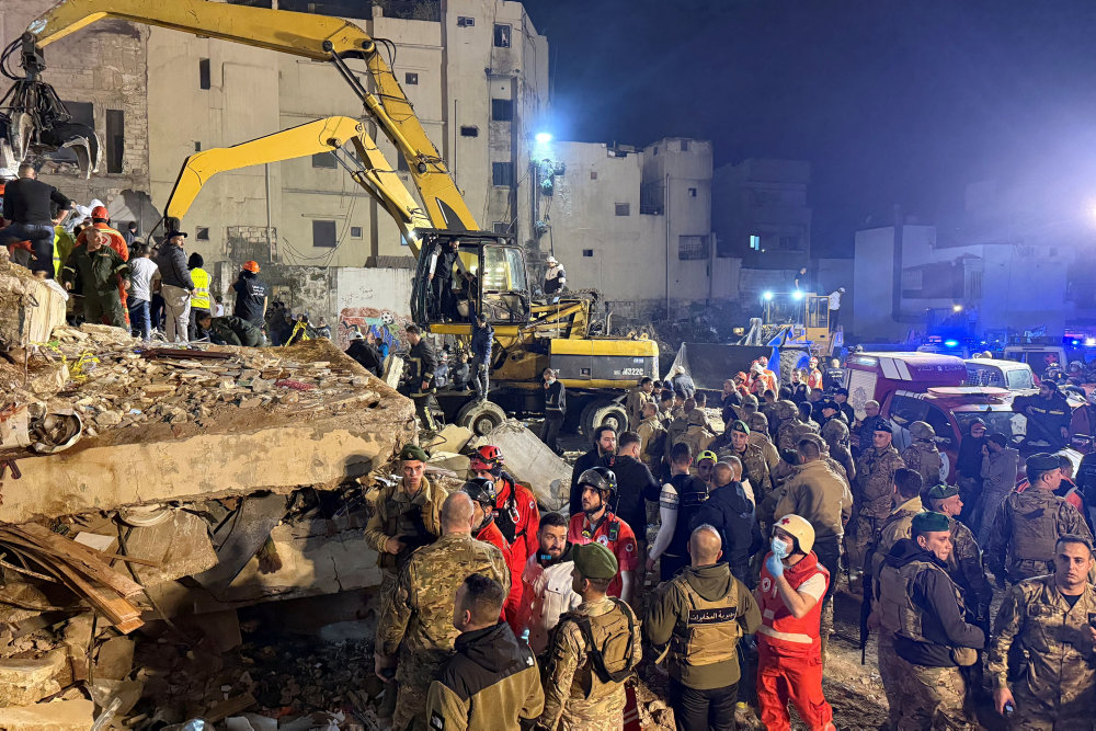 Mindst fem er døde i sammenstyrtet bygning i Libanon