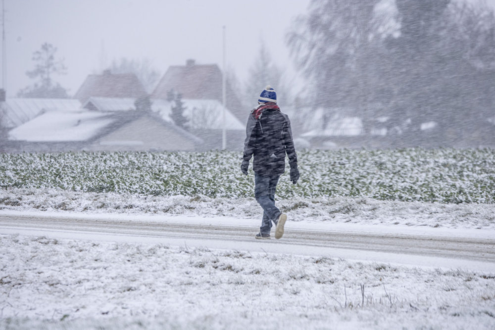 DMI forlænger varsel om snestorm til fredag middag