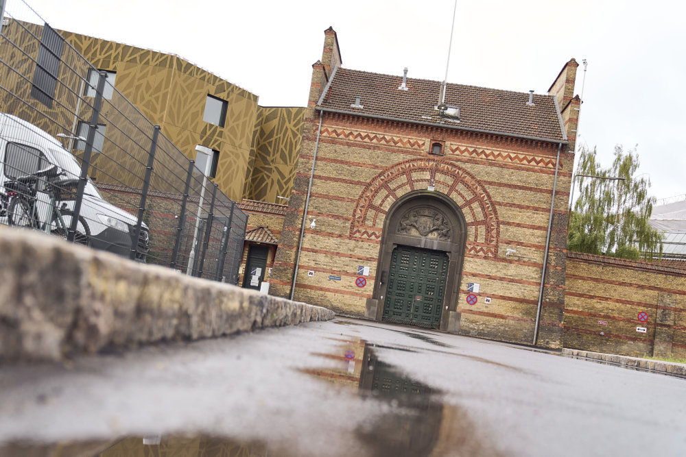 Drabsdømt flugtfange har været på fri fod i en uge