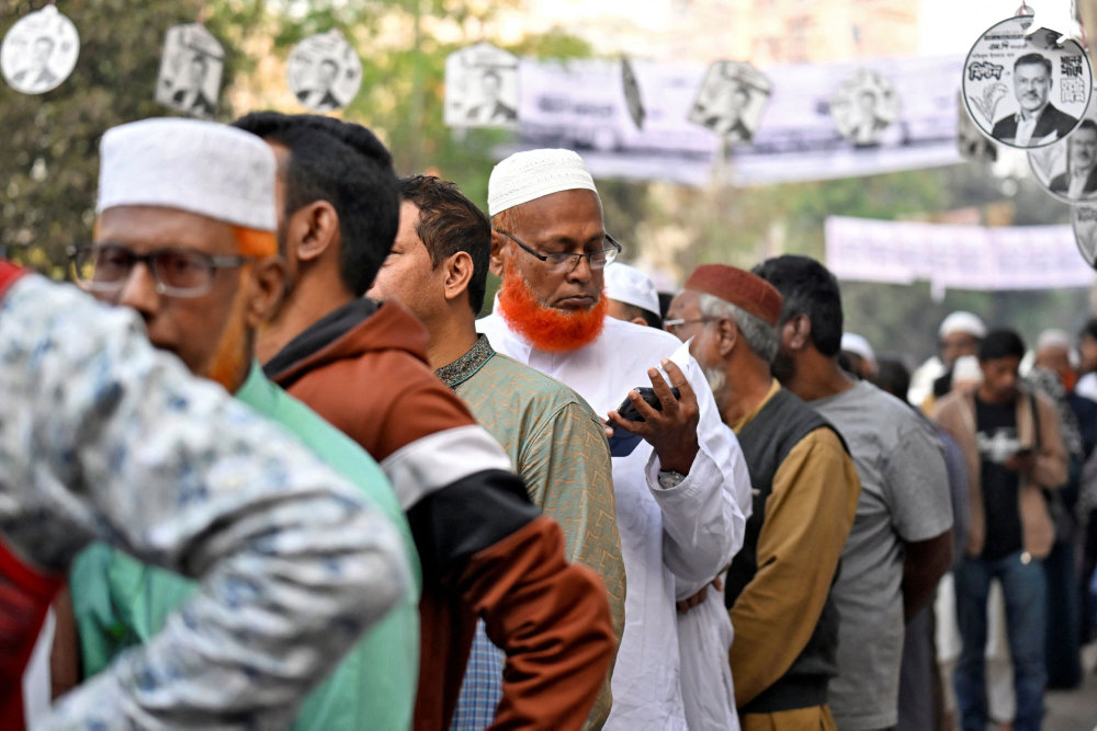 Bangladesh går til valg for første gang efter blodige demonstrationer