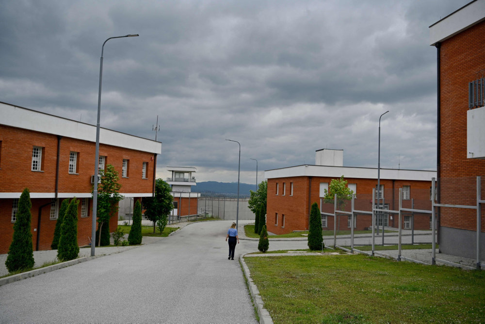 Der er stigende risiko for ny forsinkelse af dansk fængsel i Kosovo