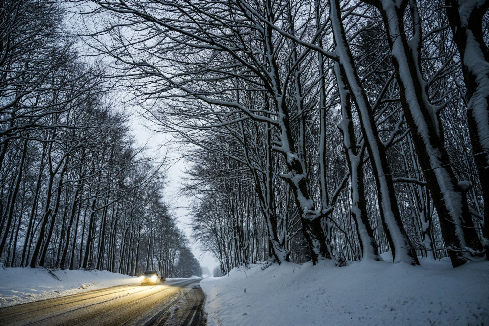 DMI opfordrer til agtpågivenhed i trafikken forud for iskold weekend