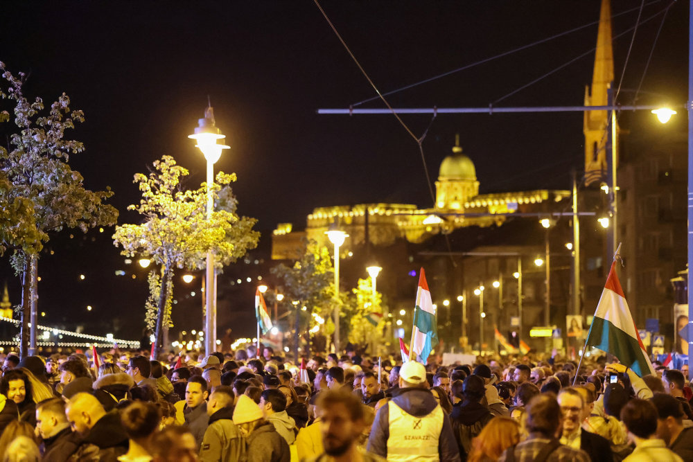 Første prognose viser sejr til Ungarns opposition