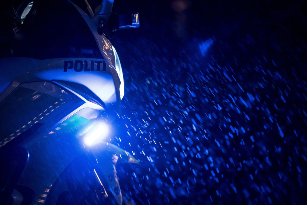 Personbil er kørt ind i lastbil på hovedvej i Nordjylland