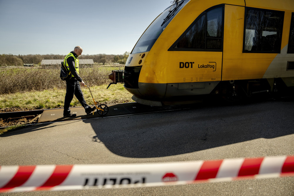 Hjemmeværnet spærrer af frem til fredag efter togulykke