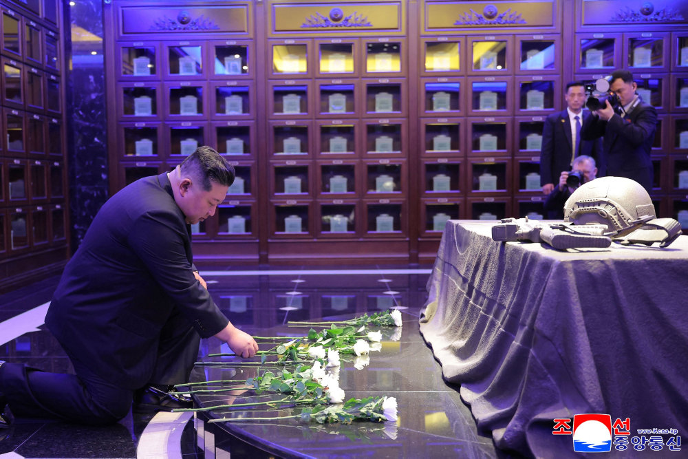 Nordkorea indvier museum til minde om soldater dræbt i Kursk