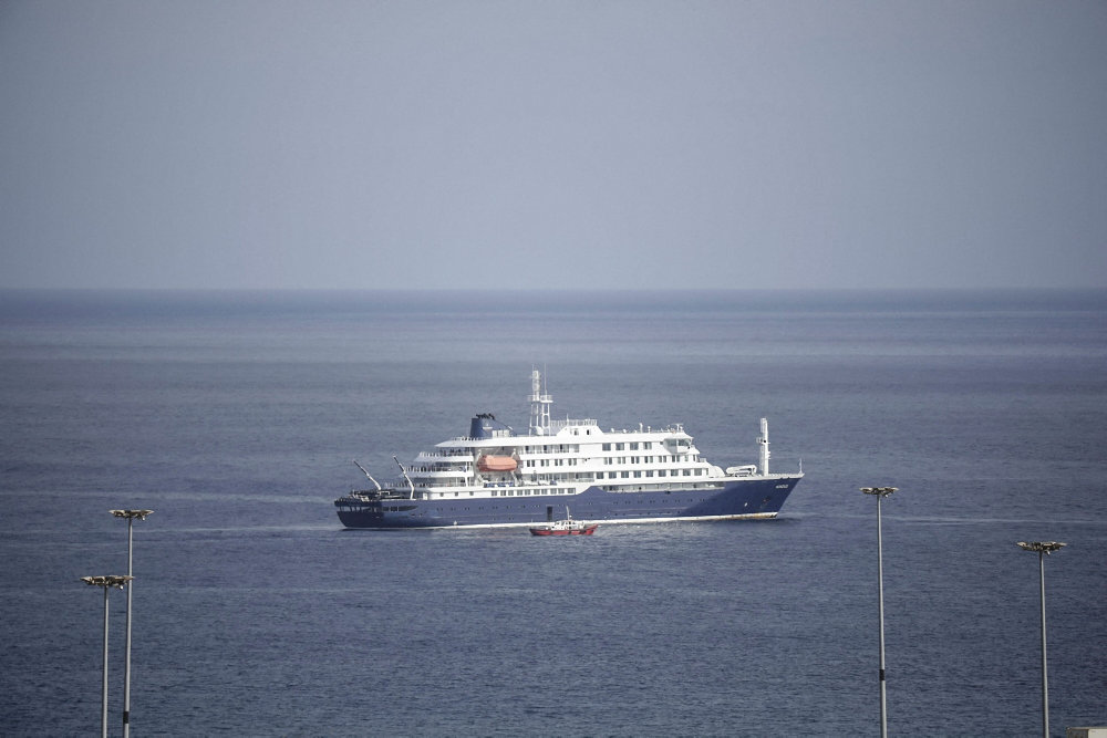 Spanien vil tage imod skib med hantavirus-smittede turister