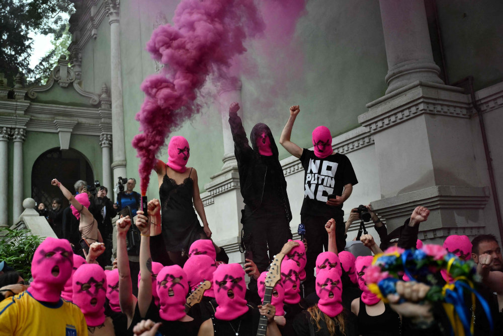 Pussy Riot om russisk deltagelse i Biennalen: I har bare åbnet dørene for dem