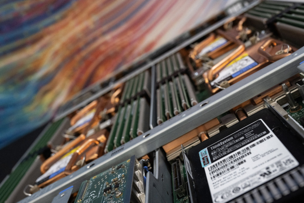 Virksomheder og forskere får nu adgang til dansk AI-supercomputer