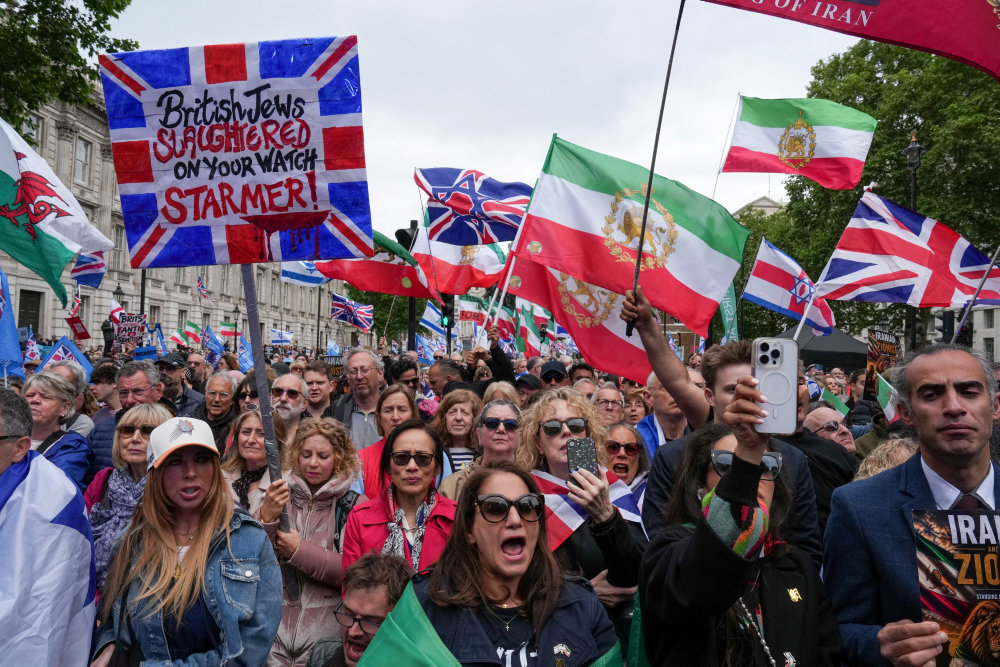 Tusindvis demonstrerer i London mod stigende antisemitisme