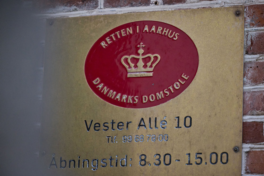 Parter indgår forlig efter beskyldninger mod kongehus-bog