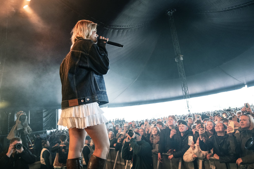 Kvindelige musikere stormede ind på danske musikhitlister i 2025