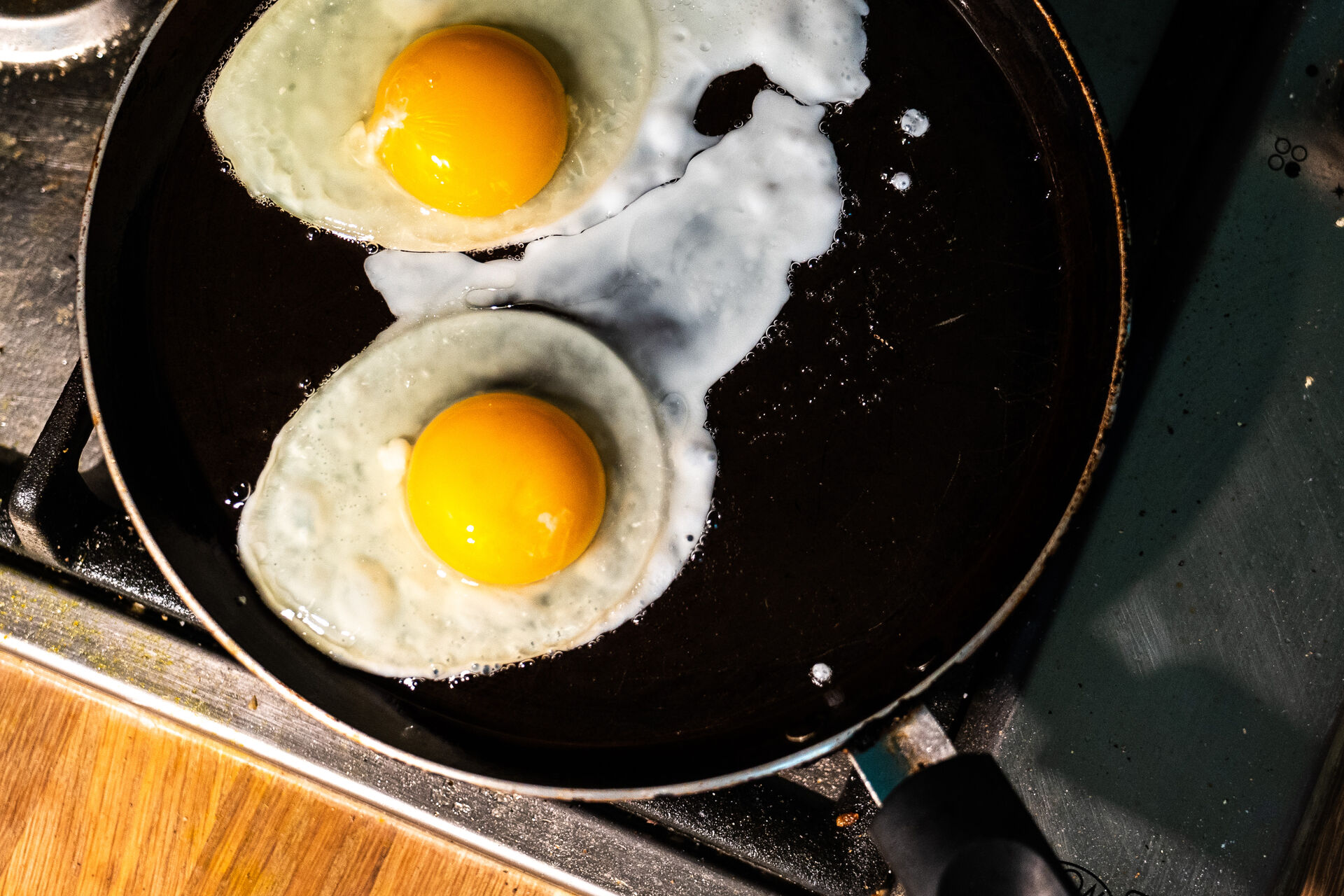 Danskere arver oftest køkkengrej: Det er nemmere at bede om en pande end et guldsmykke