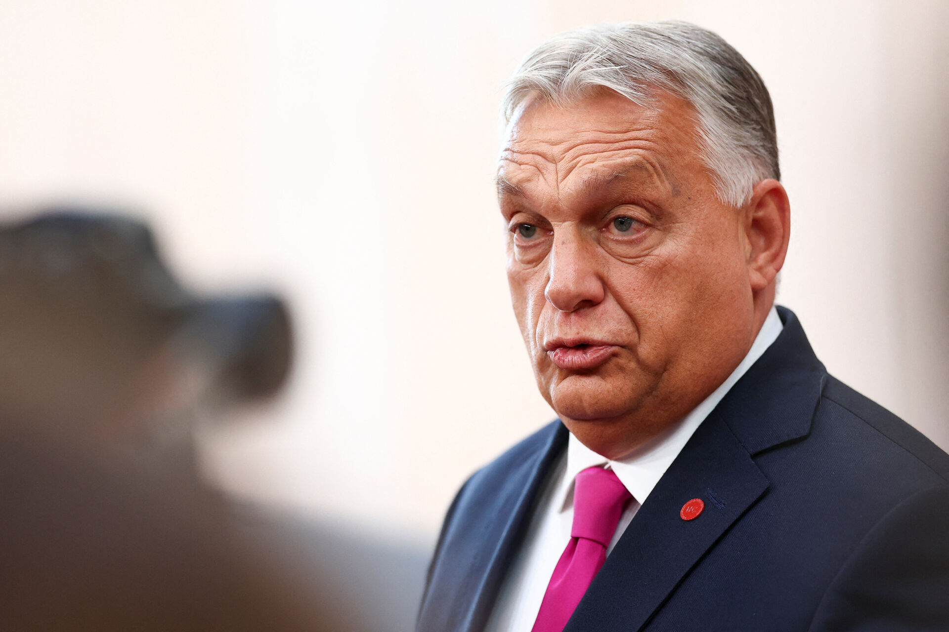 Viser man Orbán sin støtte, kan man få “snablen i EU's lommer“. Og ifølge historiker er det ikke en urimeligt at kalde ham diktator