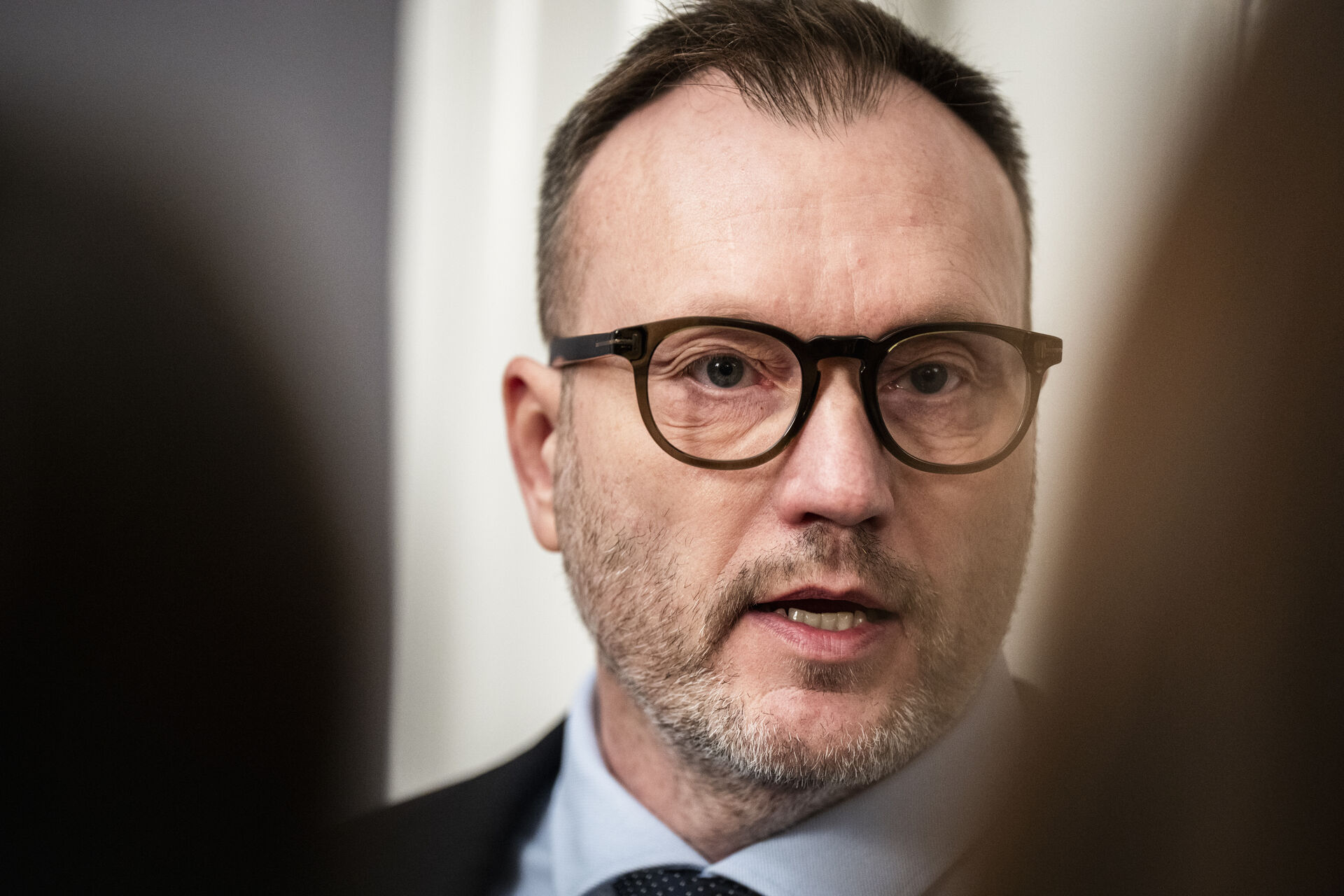Folketinget vil se på Lars Bojes millionannoncer