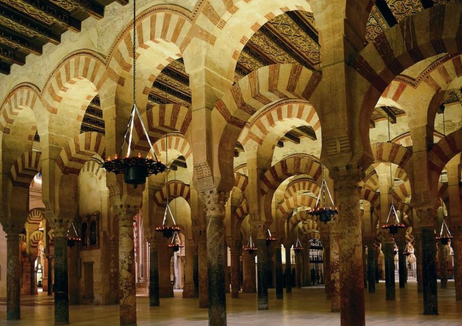 Der er udflugt til den store moské i Cordoba, som er et imponerende monument fra den arabiske fortid.