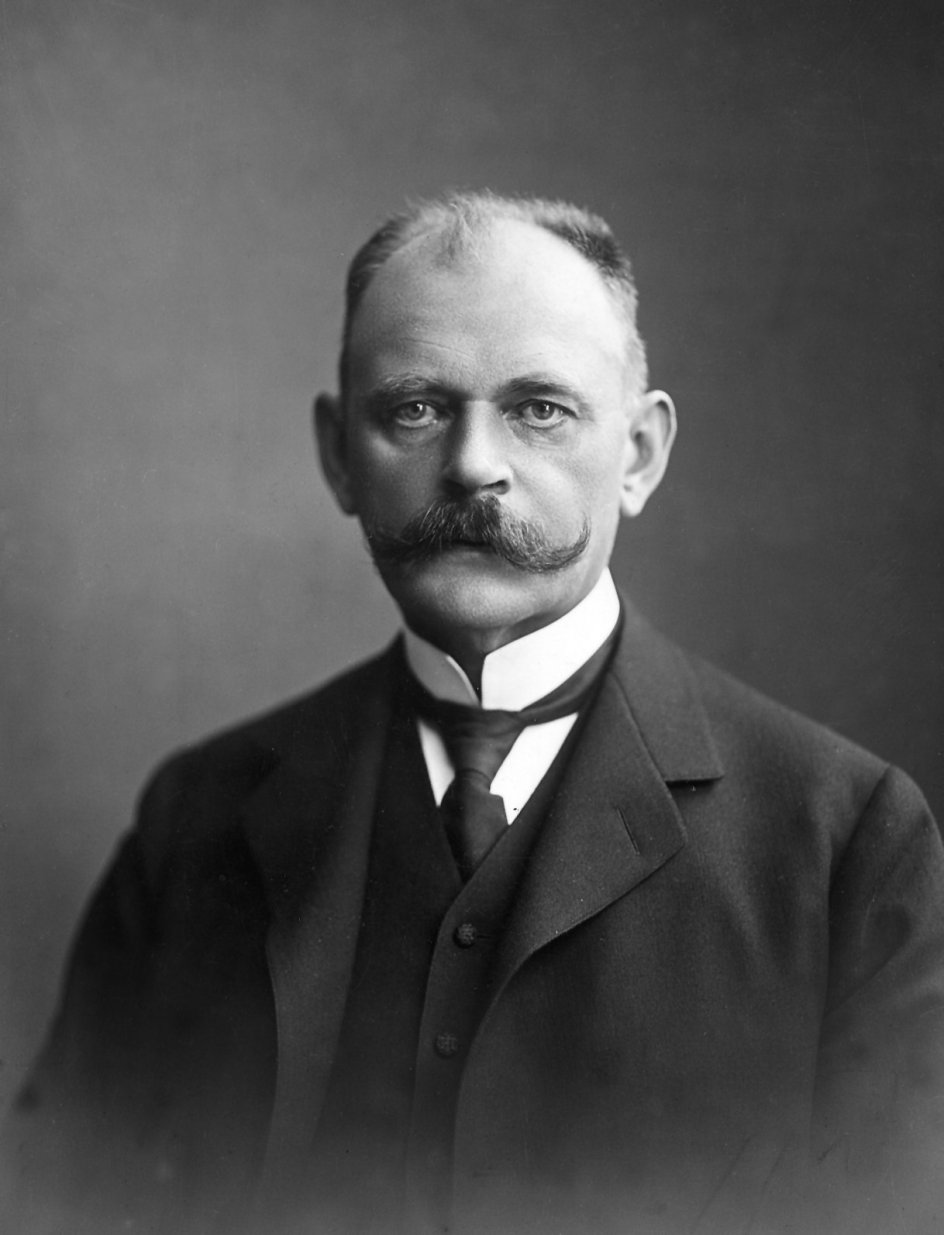 Niels Neergaard (1854-1936) - VenstreRegeringsperiode: 5. maj 1920-23. april 1924Havde store udfordringer som statsminister efter påskekrisen i 1920 og under under efterkrigstidens finanskrise. Det lykkedes alligevel hans regering at gennemføre en række vigtige sociale reformer.