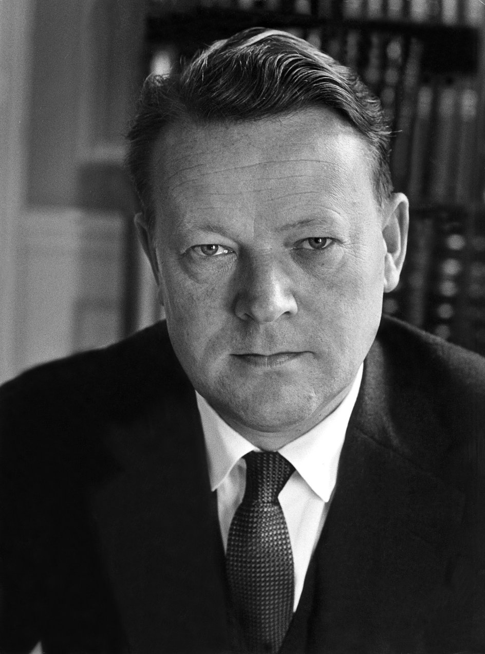 Jens Otto Krag (1914-1978) - SocialdemokratietRegeringsperiode: 11. oktober 1971 til 5. oktober 1972Arbejdede hårdt på at få Danmark med i EF, og da i lykkedes til en folkeafstemning i 1972, valgte han til stor overraskelse selv at gå af som statsminister