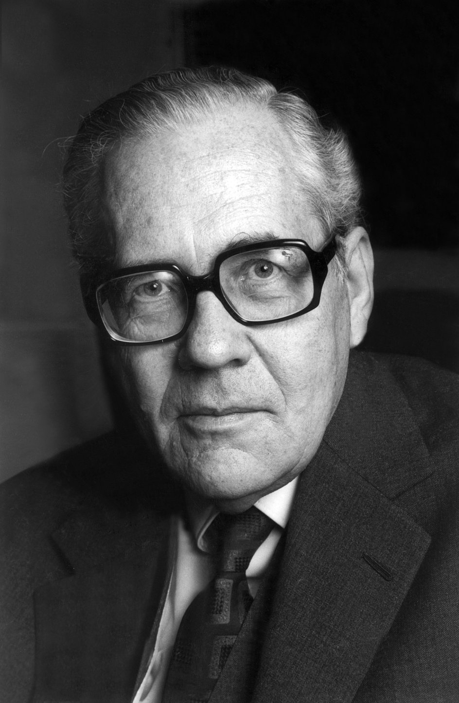 Poul Hartling (1914-2000) - VenstreRegeringsperiode: 19. december 1973 - 13. februar 1975Dannede med 22 vestremandater den regering, der har haft danmarkshistoriens mindste opbakning bag sig. På grund af de mange nye partier, der kom ind i Folketinget ved det såkaldte jordskredsvalg, var der dog intet flertal imod regeringen.