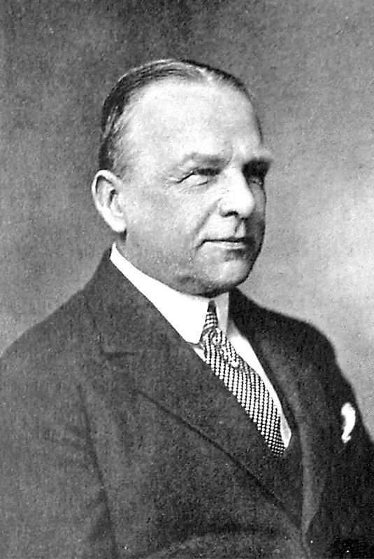 Michael Petersen Friis (1857-1944) - LøsgængerRegeringsperiode: 5. april 1920- 5. maj 1920Efter afskedigelsen af Liebe, udnævnte kong Christian 10. et upolitisk ministerium med accept fra alle Folketingets partier.Trådte tilbage, da der blev udskrevet folketingsvalg.